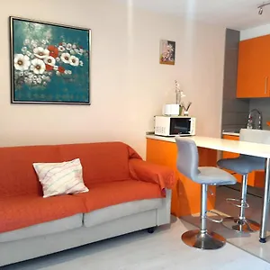 Comfortable Next To The Pools Apartamento